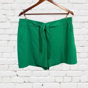 NY&Co Women's 4 Inch Short - 7th Avenue Irish Landscape | Size X-Large